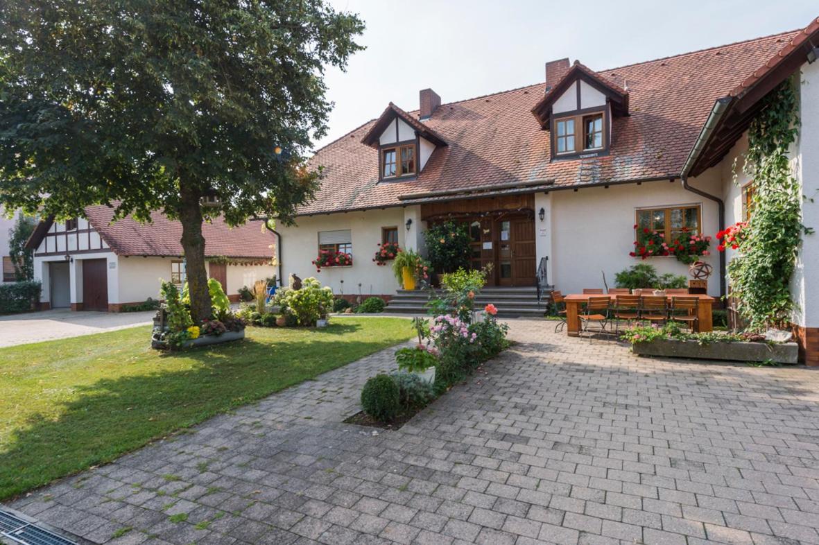 Gasthaus-Pension Hofmann Oberdachstetten Eksteriør billede